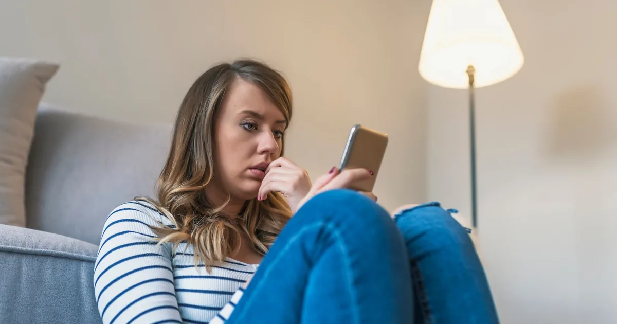Почему бывший не пишет: 10 реальных причин и что с этим делать